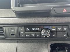 気温に合わせて直感的に操作することで、車内をいつでも快適に保てます。 4