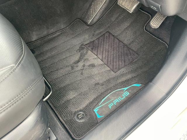 プリウス Ａ　修復歴なし　純正ナビ　フルセグ　Ｂｌｕｅｔｏｏｔｈ　衝突軽減ブレーキ　バックカメラ　アダプティブクルーズ　レーンアシスト　障害物センサー　レザーシート　プッシュスタート　ＥＴＣ　ＬＥＤヘッドライト（66枚目）