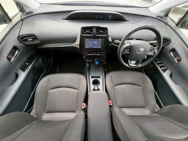 プリウス ＳセーフティプラスＩＩ　修復歴なし　純正ナビ　フルセグ　Ｂｌｕｅｔｏｏｔｈ　セーフティセンス　衝突軽減ブレーキ　障害物センサー　バックカメラ　レーンアシスト　レーダークルーズ　ＬＥＤヘッドライト　ＥＴＣ　オートエアコン（5枚目）