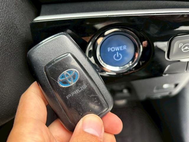 TOYOTA PRIUS S SAFETY PLUS