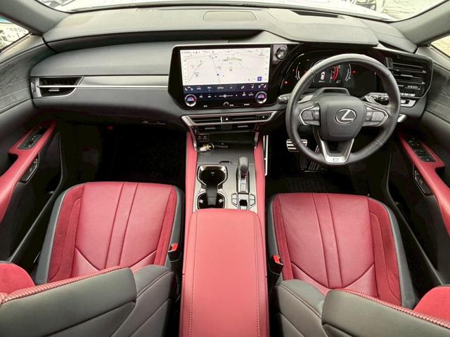 ＲＸ ＲＸ３５０　Ｆスポーツ　４ＷＤ　ターボ　パノラマルーフ　純正ナビ　Ｂｌｕｅｔｏｏｔｈ　ＥＴＣ２．０　レッドレザーシート　衝突軽減ブレーキ　障害物センサー　全周囲カメラ　アダプティブクルーズ　パワーバックドア　純正２１ＡＷ（5枚目）