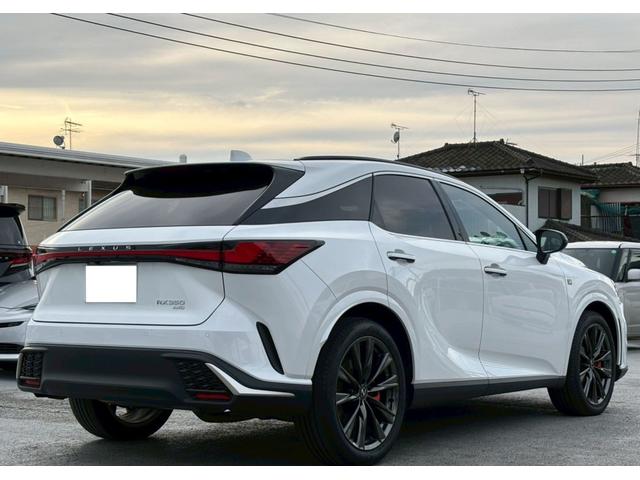 ＲＸ ＲＸ３５０　Ｆスポーツ　４ＷＤ　ターボ　パノラマルーフ　純正ナビ　Ｂｌｕｅｔｏｏｔｈ　ＥＴＣ２．０　レッドレザーシート　衝突軽減ブレーキ　障害物センサー　全周囲カメラ　アダプティブクルーズ　パワーバックドア　純正２１ＡＷ（9枚目）