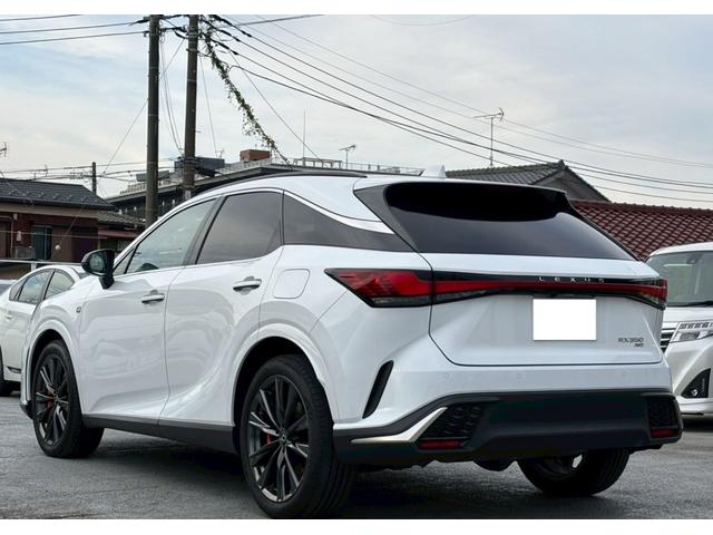 ＲＸ ＲＸ３５０　Ｆスポーツ　４ＷＤ　ターボ　パノラマルーフ　純正ナビ　Ｂｌｕｅｔｏｏｔｈ　ＥＴＣ２．０　レッドレザーシート　衝突軽減ブレーキ　障害物センサー　全周囲カメラ　アダプティブクルーズ　パワーバックドア　純正２１ＡＷ（10枚目）