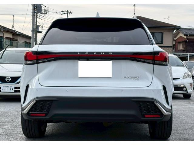 ＲＸ ＲＸ３５０　Ｆスポーツ　４ＷＤ　ターボ　パノラマルーフ　純正ナビ　Ｂｌｕｅｔｏｏｔｈ　ＥＴＣ２．０　レッドレザーシート　衝突軽減ブレーキ　障害物センサー　全周囲カメラ　アダプティブクルーズ　パワーバックドア　純正２１ＡＷ（14枚目）