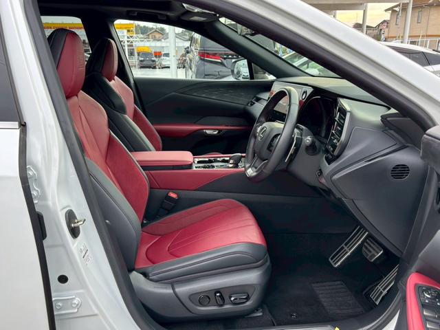 ＲＸ ＲＸ３５０　Ｆスポーツ　４ＷＤ　ターボ　パノラマルーフ　純正ナビ　Ｂｌｕｅｔｏｏｔｈ　ＥＴＣ２．０　レッドレザーシート　衝突軽減ブレーキ　障害物センサー　全周囲カメラ　アダプティブクルーズ　パワーバックドア　純正２１ＡＷ（16枚目）