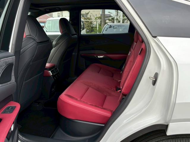 ＲＸ ＲＸ３５０　Ｆスポーツ　４ＷＤ　ターボ　パノラマルーフ　純正ナビ　Ｂｌｕｅｔｏｏｔｈ　ＥＴＣ２．０　レッドレザーシート　衝突軽減ブレーキ　障害物センサー　全周囲カメラ　アダプティブクルーズ　パワーバックドア　純正２１ＡＷ（18枚目）