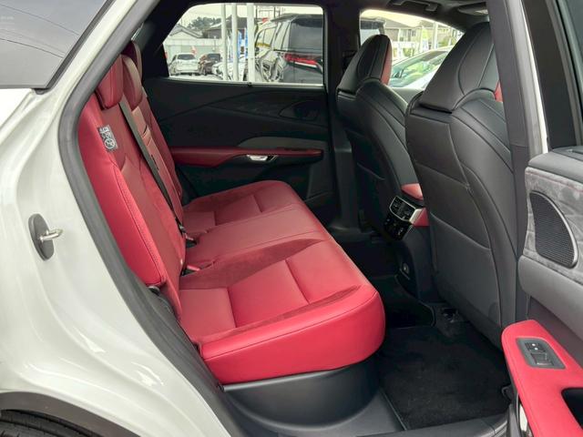 ＲＸ ＲＸ３５０　Ｆスポーツ　４ＷＤ　ターボ　パノラマルーフ　純正ナビ　Ｂｌｕｅｔｏｏｔｈ　ＥＴＣ２．０　レッドレザーシート　衝突軽減ブレーキ　障害物センサー　全周囲カメラ　アダプティブクルーズ　パワーバックドア　純正２１ＡＷ（19枚目）