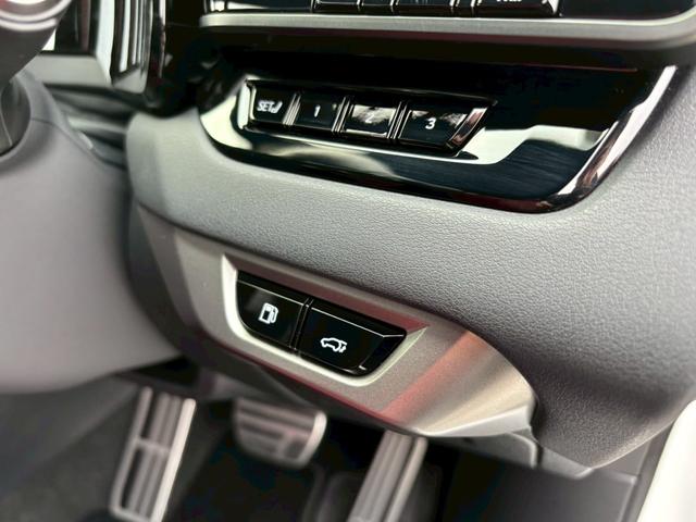 ＲＸ ＲＸ３５０　Ｆスポーツ　４ＷＤ　ターボ　パノラマルーフ　純正ナビ　Ｂｌｕｅｔｏｏｔｈ　ＥＴＣ２．０　レッドレザーシート　衝突軽減ブレーキ　障害物センサー　全周囲カメラ　アダプティブクルーズ　パワーバックドア　純正２１ＡＷ（32枚目）