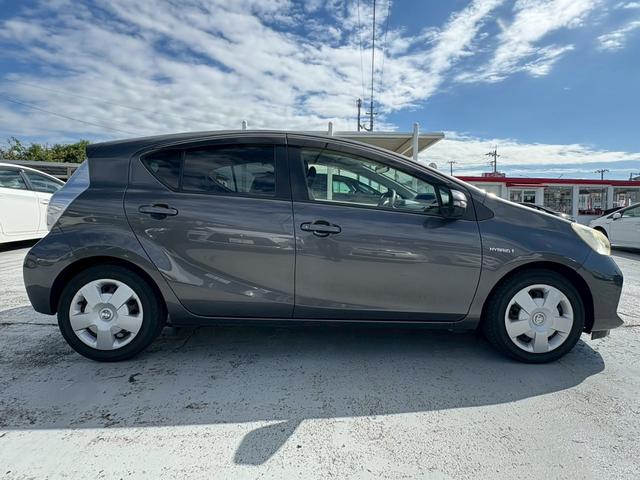 アクア S 修復歴なし 純正CDオーディオ アイドリングストップ スマートキー プッシュスタート 電動格納ミラー シートヒーター オートエアコン ドアバイザー プライバシーガラス 整備保証付(8枚目)