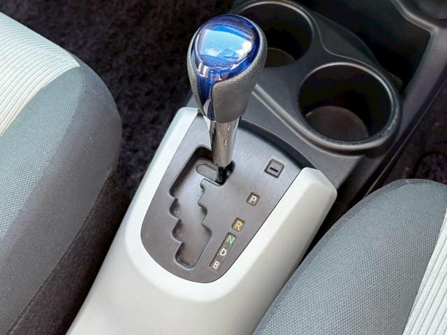 アクア S 修復歴なし 純正CDオーディオ アイドリングストップ スマートキー プッシュスタート 電動格納ミラー シートヒーター オートエアコン ドアバイザー プライバシーガラス 整備保証付(25枚目)