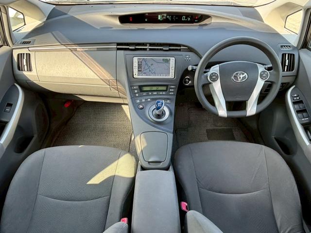 プリウス Ｓツーリングセレクション　修復歴なし　純正ナビ　バックカメラ　ＥＴＣ　ＬＥＤヘッドライト　オートエアコン　スマートキー　プッシュスタート　ウインカーミラー　１７インチアルミ　整備保証付（5枚目）