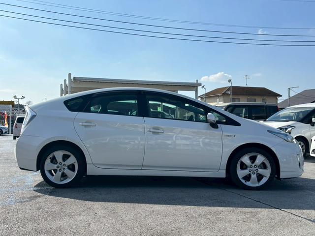 プリウス Ｓツーリングセレクション　修復歴なし　純正ナビ　バックカメラ　ＥＴＣ　ＬＥＤヘッドライト　オートエアコン　スマートキー　プッシュスタート　ウインカーミラー　１７インチアルミ　整備保証付（8枚目）