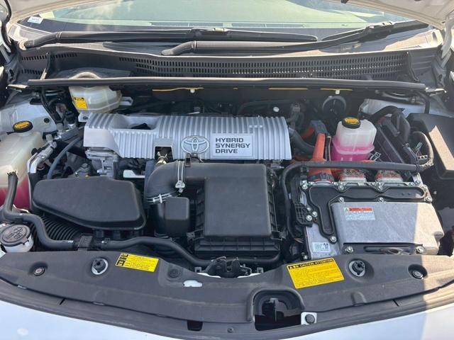 プリウス Ｓツーリングセレクション　修復歴なし　純正ナビ　バックカメラ　ＥＴＣ　ＬＥＤヘッドライト　オートエアコン　スマートキー　プッシュスタート　ウインカーミラー　１７インチアルミ　整備保証付（13枚目）