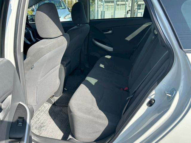 プリウス Ｓツーリングセレクション　修復歴なし　純正ナビ　バックカメラ　ＥＴＣ　ＬＥＤヘッドライト　オートエアコン　スマートキー　プッシュスタート　ウインカーミラー　１７インチアルミ　整備保証付（19枚目）