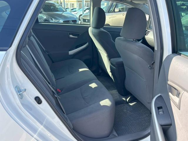 プリウス Ｓツーリングセレクション　修復歴なし　純正ナビ　バックカメラ　ＥＴＣ　ＬＥＤヘッドライト　オートエアコン　スマートキー　プッシュスタート　ウインカーミラー　１７インチアルミ　整備保証付（20枚目）