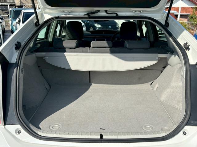 プリウス Ｓツーリングセレクション　修復歴なし　純正ナビ　バックカメラ　ＥＴＣ　ＬＥＤヘッドライト　オートエアコン　スマートキー　プッシュスタート　ウインカーミラー　１７インチアルミ　整備保証付（21枚目）