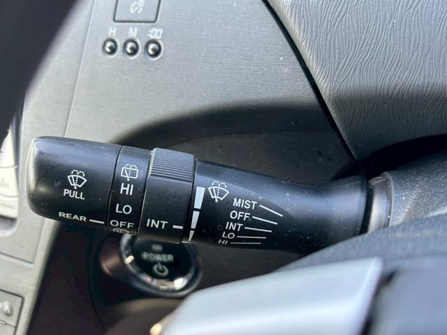 プリウス Ｓツーリングセレクション　修復歴なし　純正ナビ　バックカメラ　ＥＴＣ　ＬＥＤヘッドライト　オートエアコン　スマートキー　プッシュスタート　ウインカーミラー　１７インチアルミ　整備保証付（29枚目）