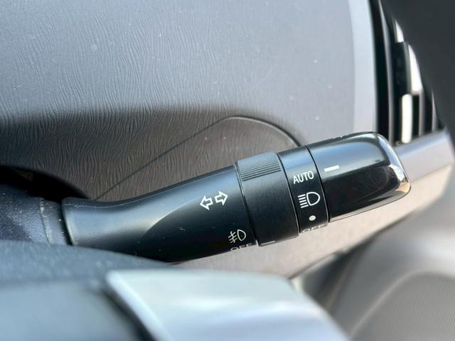 プリウス Ｓツーリングセレクション　修復歴なし　純正ナビ　バックカメラ　ＥＴＣ　ＬＥＤヘッドライト　オートエアコン　スマートキー　プッシュスタート　ウインカーミラー　１７インチアルミ　整備保証付（30枚目）