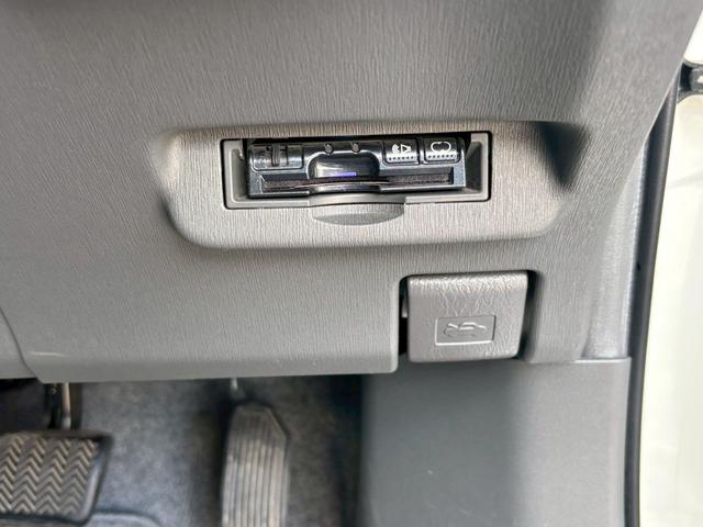 プリウス Ｓツーリングセレクション　修復歴なし　純正ナビ　バックカメラ　ＥＴＣ　ＬＥＤヘッドライト　オートエアコン　スマートキー　プッシュスタート　ウインカーミラー　１７インチアルミ　整備保証付（34枚目）