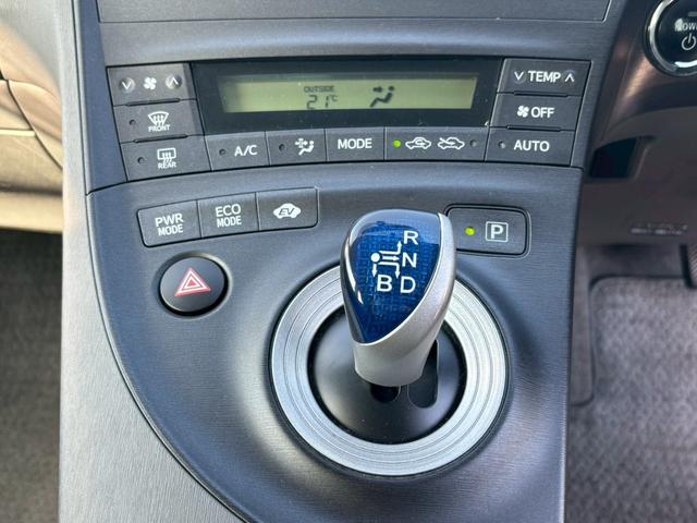 プリウス Ｓツーリングセレクション　修復歴なし　純正ナビ　バックカメラ　ＥＴＣ　ＬＥＤヘッドライト　オートエアコン　スマートキー　プッシュスタート　ウインカーミラー　１７インチアルミ　整備保証付（58枚目）