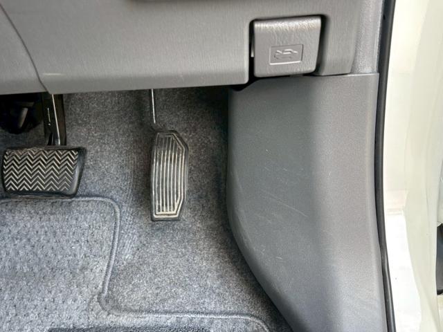 プリウス Ｓツーリングセレクション　修復歴なし　純正ナビ　バックカメラ　ＥＴＣ　ＬＥＤヘッドライト　オートエアコン　スマートキー　プッシュスタート　ウインカーミラー　１７インチアルミ　整備保証付（61枚目）