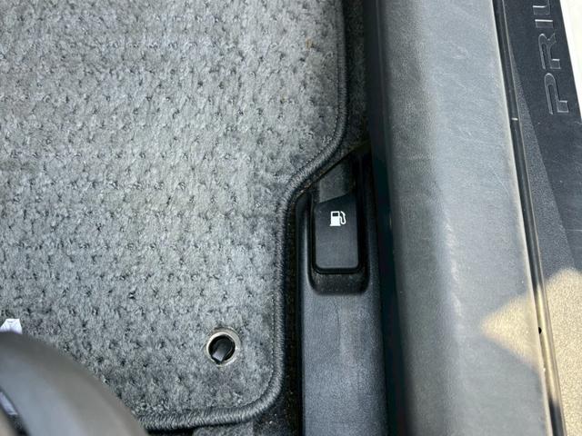 プリウス Ｓツーリングセレクション　修復歴なし　純正ナビ　バックカメラ　ＥＴＣ　ＬＥＤヘッドライト　オートエアコン　スマートキー　プッシュスタート　ウインカーミラー　１７インチアルミ　整備保証付（62枚目）