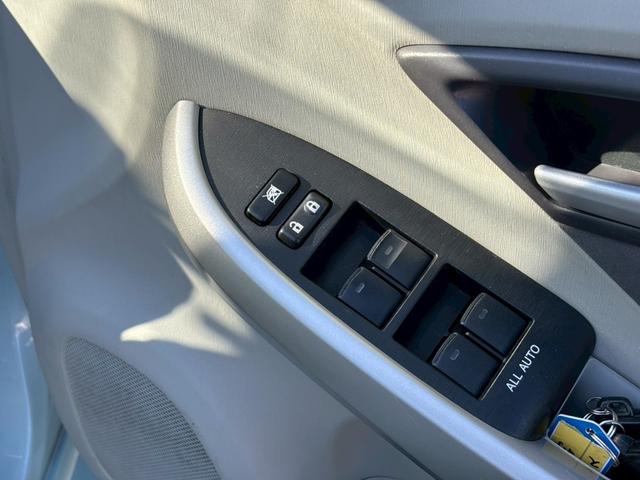 プリウス Ｓ　修復歴なし　純正ナビ　フルセグ　Ｂｌｕｅｔｏｏｔｈ　バックカメラ　ＥＴＣ　スマートキー　プッシュスタート　オートエアコン　ドアバイザー　プライバシーガラス　ウインカーミラー　アイドリングストップ（34枚目）