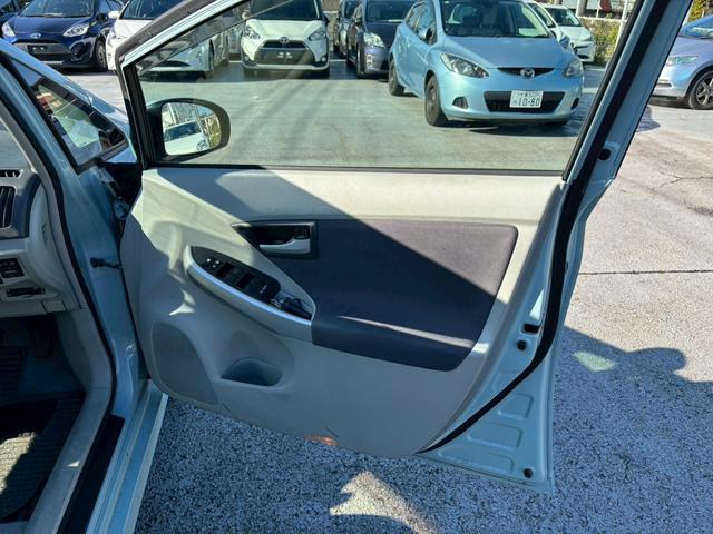 プリウス Ｓ　修復歴なし　純正ナビ　フルセグ　Ｂｌｕｅｔｏｏｔｈ　バックカメラ　ＥＴＣ　スマートキー　プッシュスタート　オートエアコン　ドアバイザー　プライバシーガラス　ウインカーミラー　アイドリングストップ（55枚目）