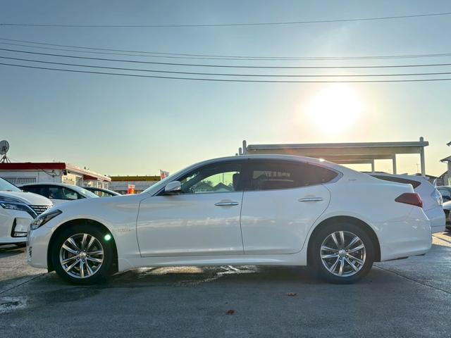 人気のプリウス／アクア／ノートから、便利なスライドドア付きフリード／スペイドなどのコンパクトカー、ハイブリッドカーを多数取り揃えております。