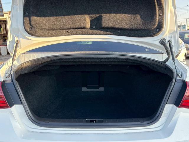 人気のプリウス／アクア／ノートから、便利なスライドドア付きフリード／スペイドなどのコンパクトカー、ハイブリッドカーを多数取り揃えております。