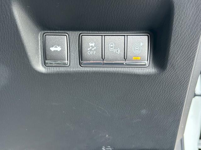 人気のプリウス／アクア／ノートから、便利なスライドドア付きフリード／スペイドなどのコンパクトカー、ハイブリッドカーを多数取り揃えております。