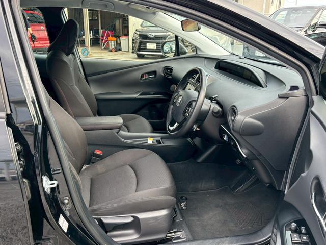 プリウス S 修復歴なし 後期 ナビ Bluetooth 衝突軽減ブレーキ バックカメラ レーダークルーズコントロール ETC LEDヘッドライト スマートキー プッシュスタート オートハイビーム オートエアコン(17枚目)