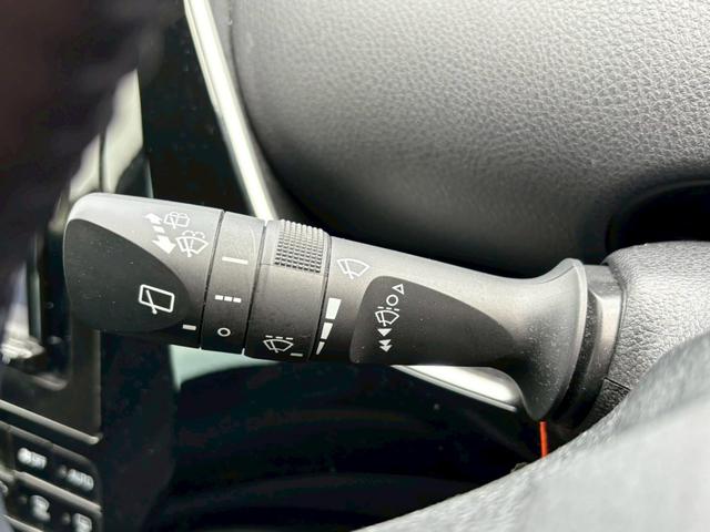 プリウス S 修復歴なし 後期 ナビ Bluetooth 衝突軽減ブレーキ バックカメラ レーダークルーズコントロール ETC LEDヘッドライト スマートキー プッシュスタート オートハイビーム オートエアコン(29枚目)