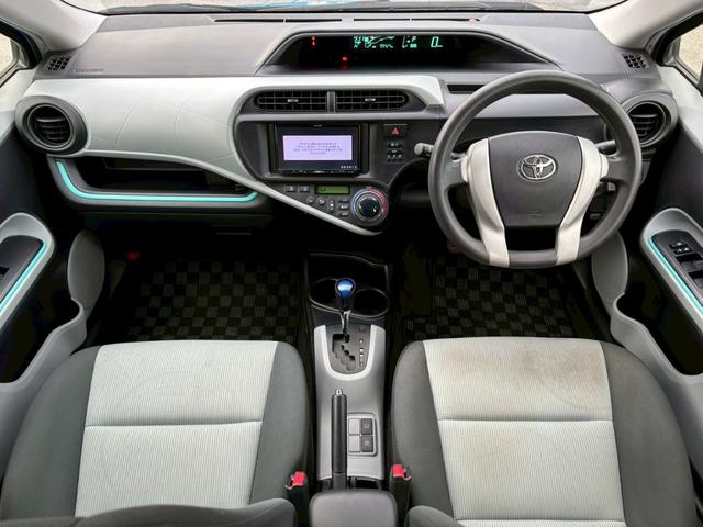 アクア S 修復歴なし ナビ スマートキー プッシュスタート スマートキー プッシュスタート ETC アイドリングストップ オートエアコン プライバシーガラス ウインカーミラー 整備保証付(5枚目)