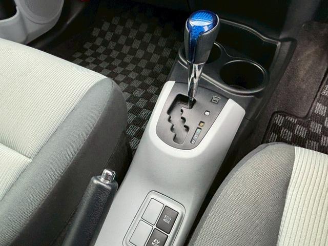 アクア S 修復歴なし ナビ スマートキー プッシュスタート スマートキー プッシュスタート ETC アイドリングストップ オートエアコン プライバシーガラス ウインカーミラー 整備保証付(25枚目)