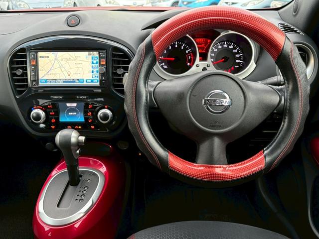 ジューク １５ＲＸ　タイプＶ　修復歴なし　純正ナビ　フルセグ　Ｂｌｕｅｔｏｏｔｈ　スマートキー　プッシュスタート　ＥＴＣ　オートエアコン　ドアバイザー　プライバシーガラス　１７インチアルミ　電動格納ミラー　オートライト　整備保証付（16枚目）