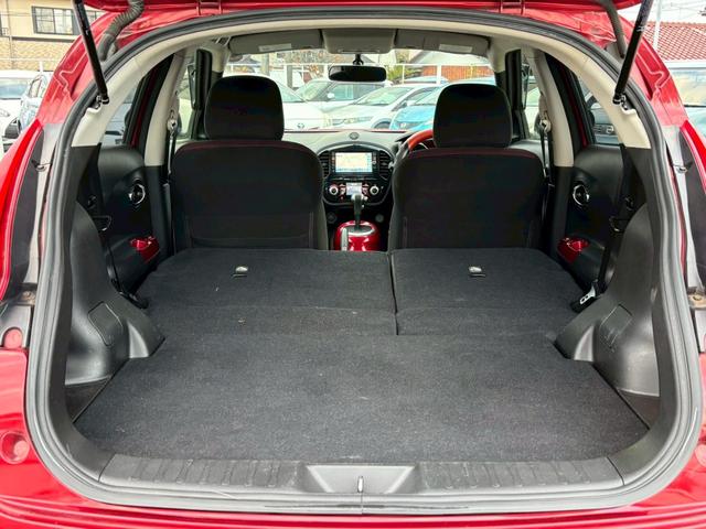 ジューク １５ＲＸ　タイプＶ　修復歴なし　純正ナビ　フルセグ　Ｂｌｕｅｔｏｏｔｈ　スマートキー　プッシュスタート　ＥＴＣ　オートエアコン　ドアバイザー　プライバシーガラス　１７インチアルミ　電動格納ミラー　オートライト　整備保証付（22枚目）