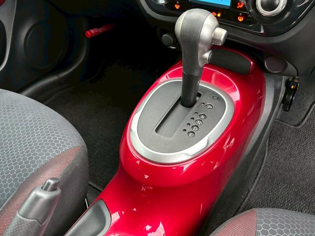 ジューク １５ＲＸ　タイプＶ　修復歴なし　純正ナビ　フルセグ　Ｂｌｕｅｔｏｏｔｈ　スマートキー　プッシュスタート　ＥＴＣ　オートエアコン　ドアバイザー　プライバシーガラス　１７インチアルミ　電動格納ミラー　オートライト　整備保証付（26枚目）