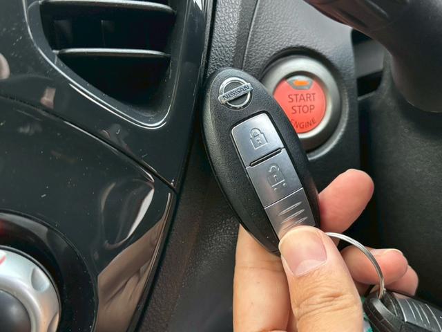 ジューク １５ＲＸ　タイプＶ　修復歴なし　純正ナビ　フルセグ　Ｂｌｕｅｔｏｏｔｈ　スマートキー　プッシュスタート　ＥＴＣ　オートエアコン　ドアバイザー　プライバシーガラス　１７インチアルミ　電動格納ミラー　オートライト　整備保証付（31枚目）