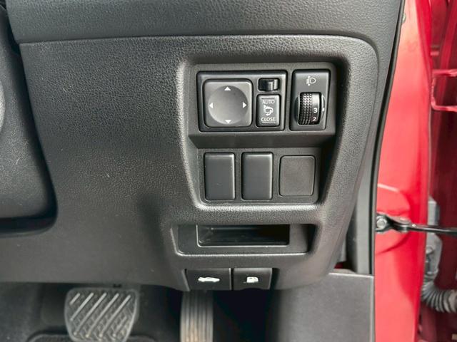 ジューク １５ＲＸ　タイプＶ　修復歴なし　純正ナビ　フルセグ　Ｂｌｕｅｔｏｏｔｈ　スマートキー　プッシュスタート　ＥＴＣ　オートエアコン　ドアバイザー　プライバシーガラス　１７インチアルミ　電動格納ミラー　オートライト　整備保証付（32枚目）