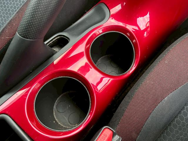 ジューク １５ＲＸ　タイプＶ　修復歴なし　純正ナビ　フルセグ　Ｂｌｕｅｔｏｏｔｈ　スマートキー　プッシュスタート　ＥＴＣ　オートエアコン　ドアバイザー　プライバシーガラス　１７インチアルミ　電動格納ミラー　オートライト　整備保証付（57枚目）