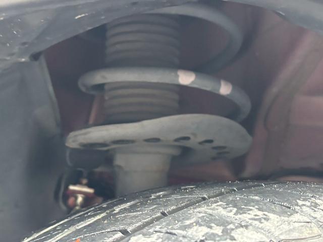 ジューク １５ＲＸ　タイプＶ　修復歴なし　純正ナビ　フルセグ　Ｂｌｕｅｔｏｏｔｈ　スマートキー　プッシュスタート　ＥＴＣ　オートエアコン　ドアバイザー　プライバシーガラス　１７インチアルミ　電動格納ミラー　オートライト　整備保証付（63枚目）