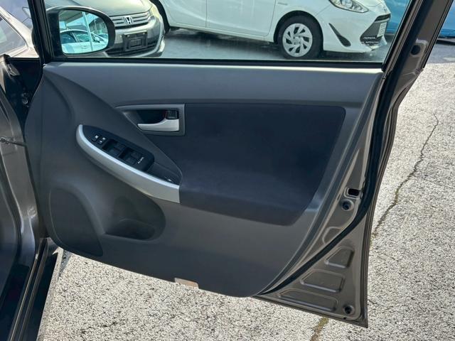 プリウス S LEDエディション 修復歴なし 純正ナビ バックカメラ アイドリングストップ スマートキー プッシュスタート ETC LEDヘッドライト オートエアコン ドアバイザー プライバシーガラス 整備保証付(55枚目)