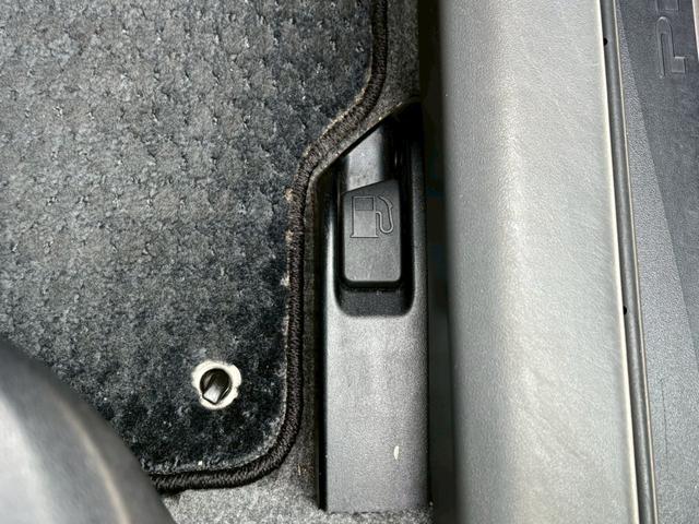 プリウス S LEDエディション 修復歴なし 純正ナビ バックカメラ アイドリングストップ スマートキー プッシュスタート ETC LEDヘッドライト オートエアコン ドアバイザー プライバシーガラス 整備保証付(62枚目)