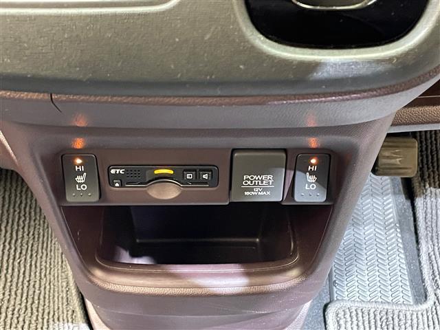 プレミアム ツアラー 純正ナビ フルセグテレビ Bluetooth バックカメラ HIDオートライト クルーズコントロール ハーフレザーシート シートヒート ETC パドルシフト プッシュスタート スマートキー(10枚目)