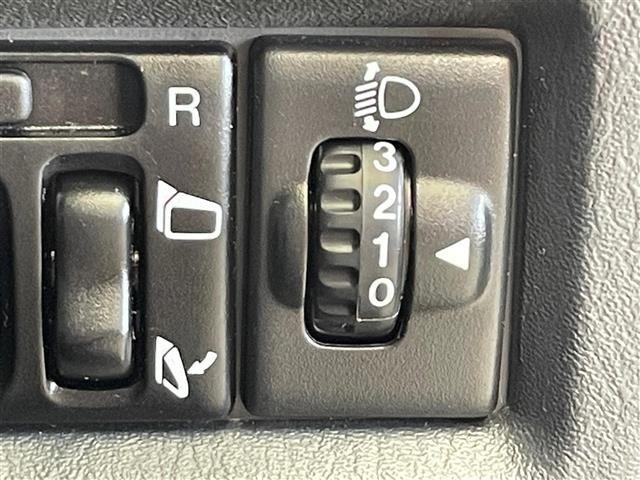 ジムニー クロスアドベンチャー　高低切り替え式パートタイム４ＷＤ　ターボ　Ｐｉｏｎｅｅｒナビ（ＣＤ　ＤＶＤ　フルセグ　ＳＤ　ＵＳＢ　Ｂｌｕｅｔｏｏｔｈ）　運転席シートヒーター　電動格納ウインカーミラー　ヘッドライトレベライザー（16枚目）
