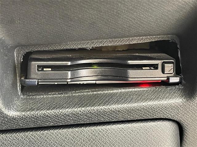 ステップワゴンスパーダ Ｚ　両側パワースライドドア　ＫＥＮＷＯＯＤナビ（ＣＤ　ＤＶＤ　フルセグ　ミュージックサーバー　ＵＳＢ）　パドルシフト　ＥＴＣ　横滑り防止装置　無限ルームミラーカバー　ＨＩＤヘッドライト（15枚目）