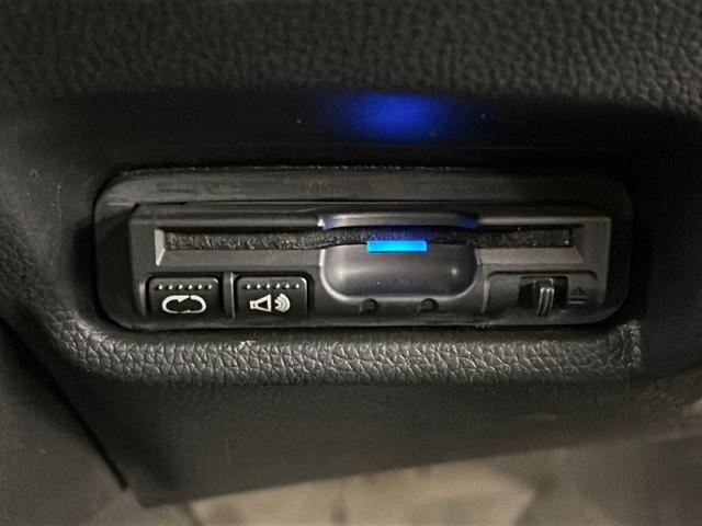 フィット 13G・Fパッケージ コンフォートエディション 4WD シートヒーター 横滑り防止装置 アイドリングストップ ヘッドライトレベライザー 熱線入りフロントウインドウ ヒーテッドドアミラー チップアップリヤシート 純正ナビ バックカメラ ETC(35枚目)