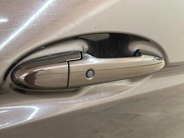 フィット 13G・Fパッケージ コンフォートエディション 4WD シートヒーター 横滑り防止装置 アイドリングストップ ヘッドライトレベライザー 熱線入りフロントウインドウ ヒーテッドドアミラー チップアップリヤシート 純正ナビ バックカメラ ETC(39枚目)