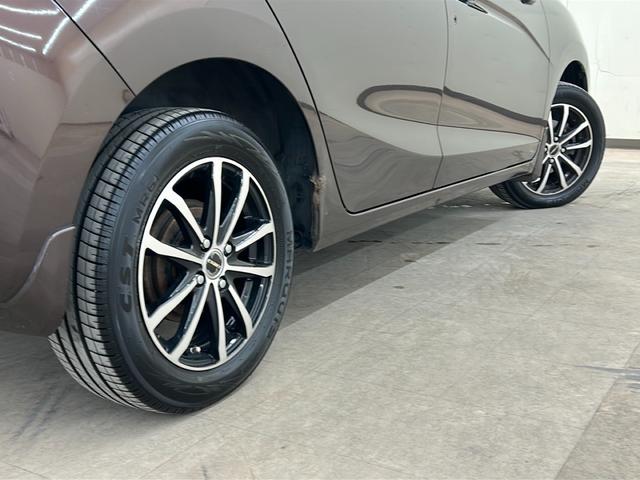 フィット 13G・Fパッケージ コンフォートエディション 4WD シートヒーター 横滑り防止装置 アイドリングストップ ヘッドライトレベライザー 熱線入りフロントウインドウ ヒーテッドドアミラー チップアップリヤシート 純正ナビ バックカメラ ETC(42枚目)